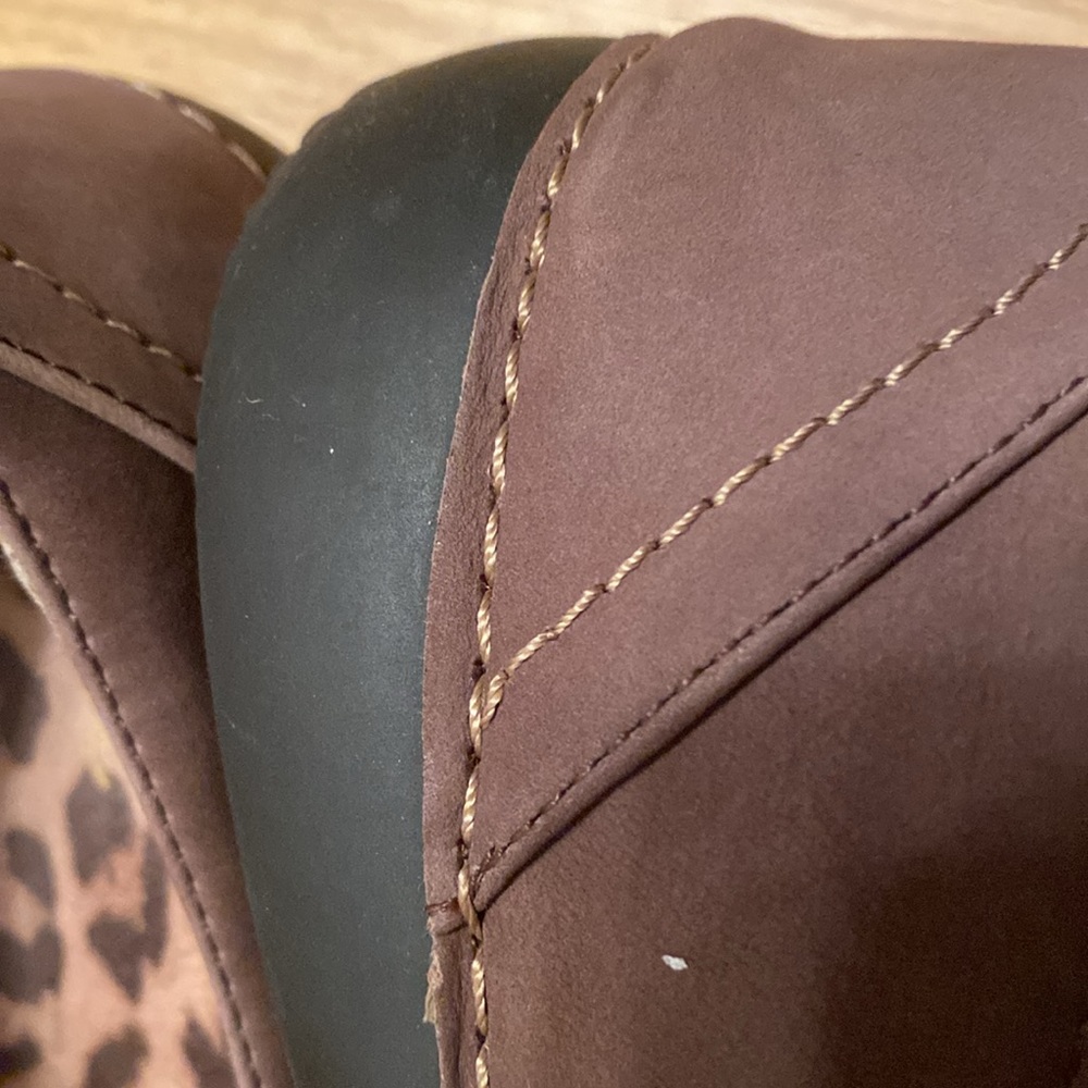 Preowned women’s suede leather Vionic shoes 10 Excellent - Picture 7 of 11